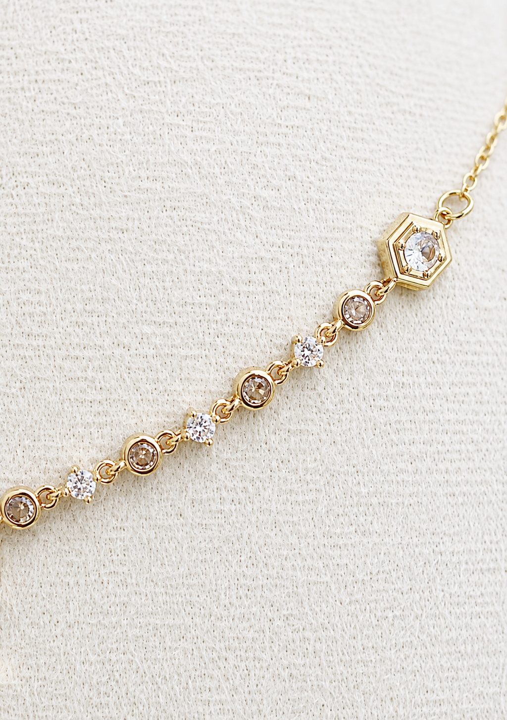 Collier Sarah
