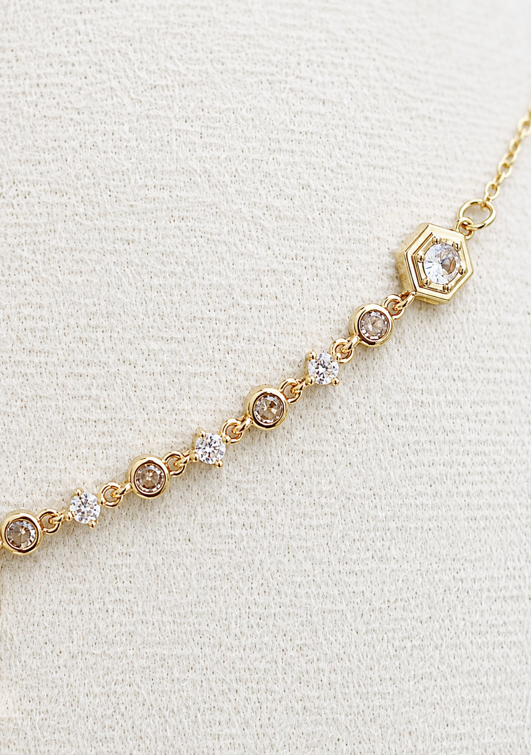 Collier Sarah
