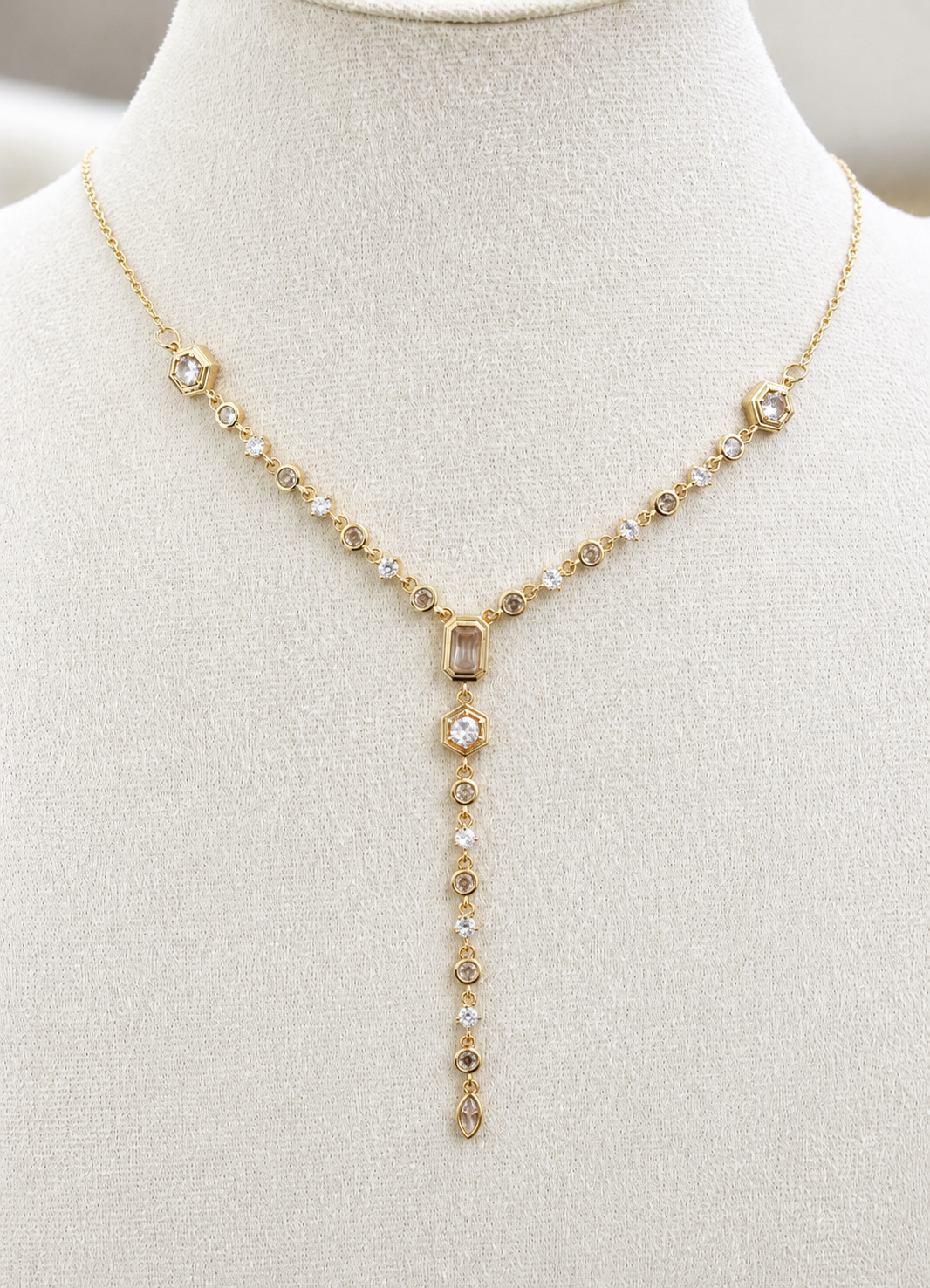 Collier Sarah